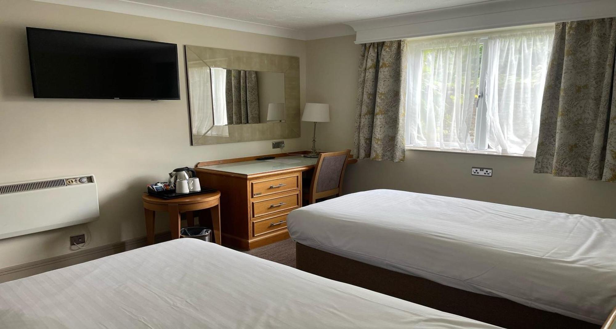Best Western Chilworth Manor Hotel Exterior photo